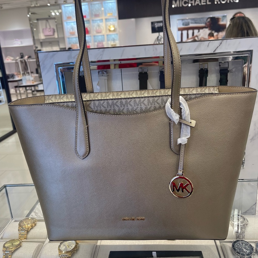 MICHAEL KORS Arden Large Metallic Top-Zip Shoulder Tote Bag
Pale Gold 
NWT - Picture 13 of 16